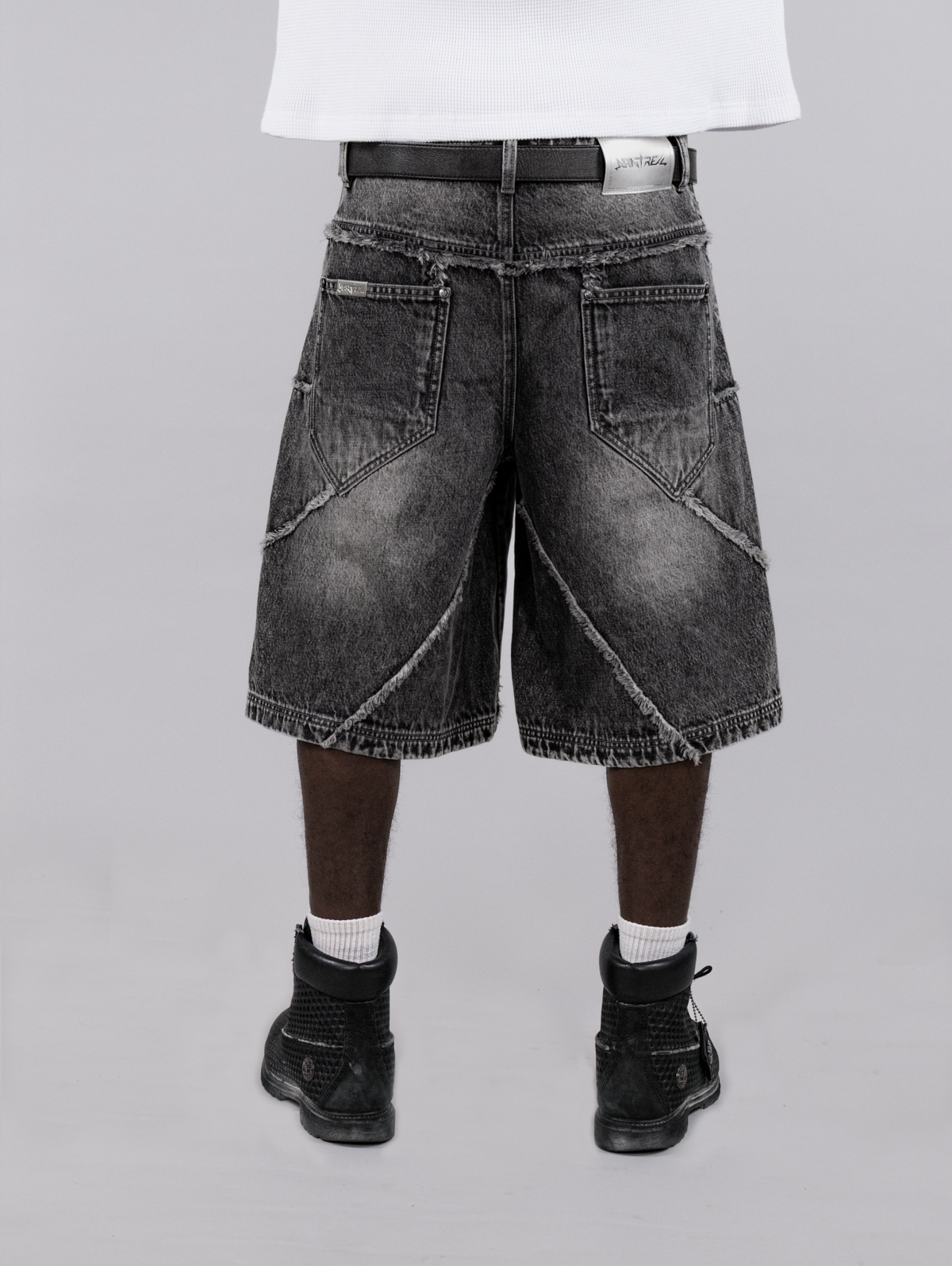 Arnmor Black Jorts