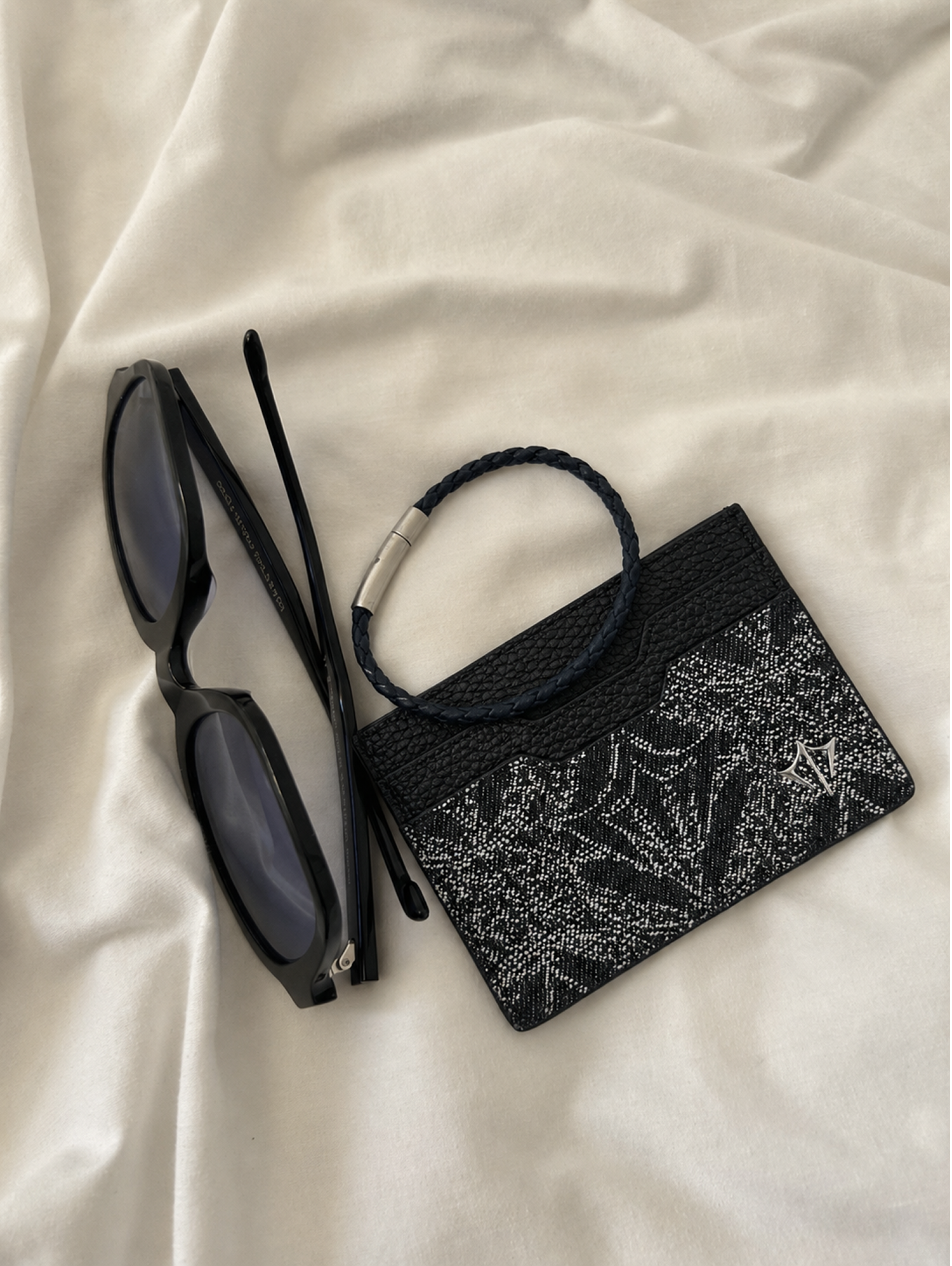 MATCHING CARDHOLDER