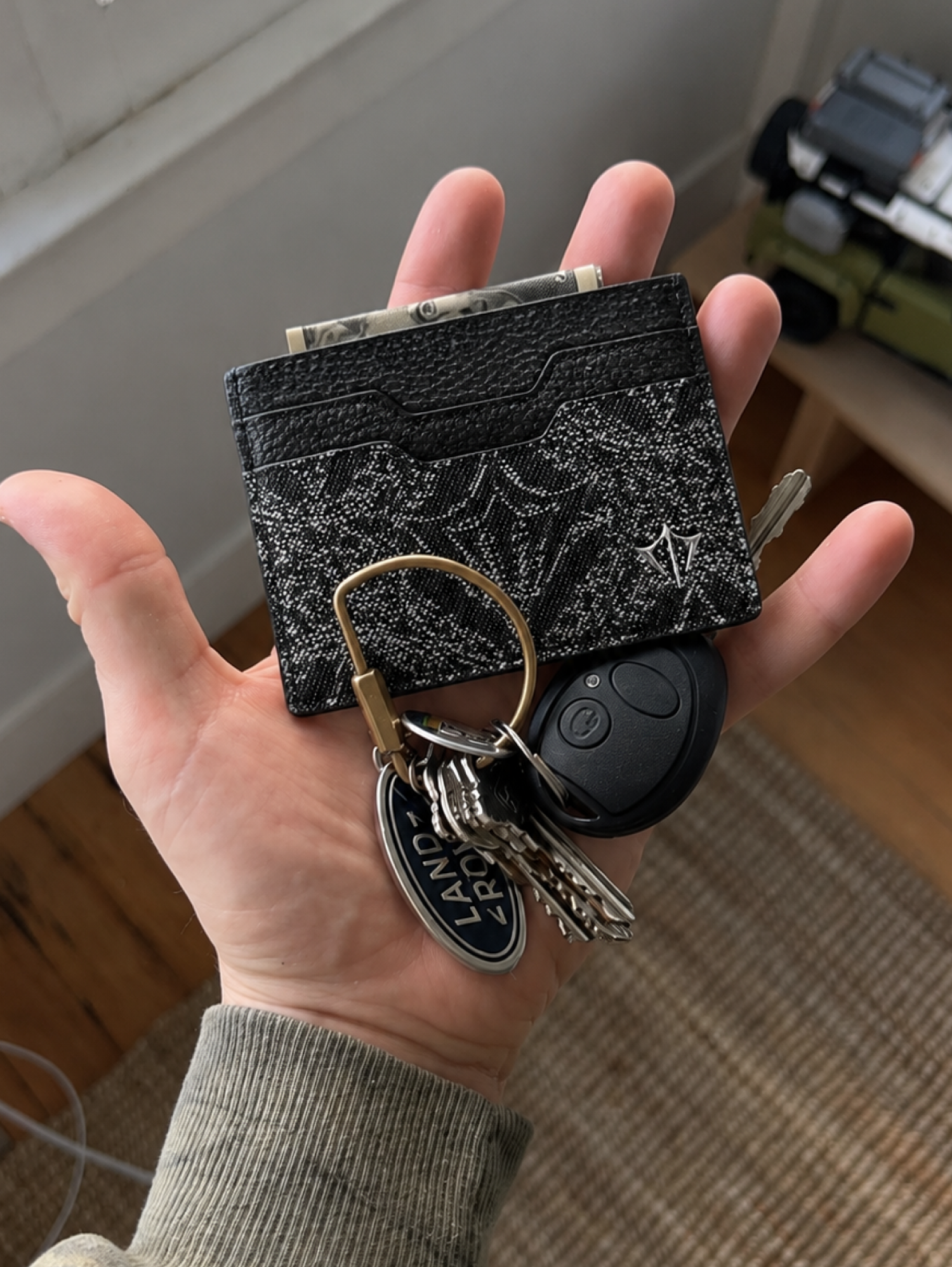 MATCHING CARDHOLDER